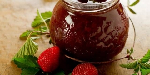 Džem od jagoda sa celim bobicama